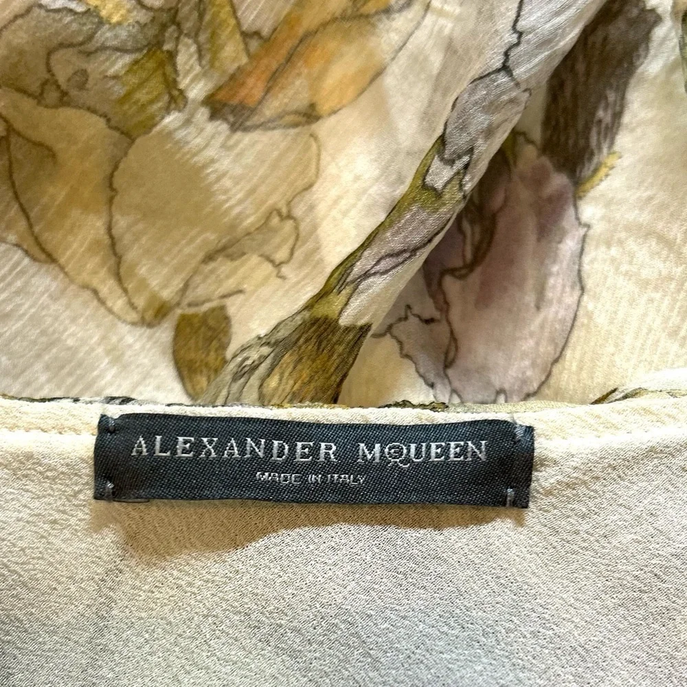 Alexander McQueen Floral Frill Cold Shoulder
Women's Ivory Top Size 42 (L) - Picture 7 of 12